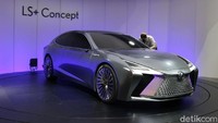 Di kategori pertama yakni mobil termewah tahun 2018 masih dikuasai oleh para produsen otomotif dari Eropa khususnya Jerman. Di sana ada Audi A8, BMW 6 Gran Turismo Series, Lexus LS, Porsche Cayenne, dan Porsche Panamera. Foto: Rangga Rahadiansyah