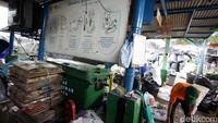 Bank sampah ini merupakan satu-satunya yang berstatus gold dalam program Jakarta Green and Clean karena berdasarkan jumlah nasabahnya sudah lebih dari 300 orang.