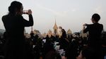 Ratusan Ribu Warga Thailand Saksikan Prosesi Kremasi Raja Bhumibol