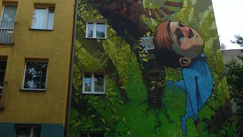 Apartemen yang sangat keren dengan lukisan. Foto: Imgur