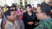 Warga ingin bertemu Gubernur DKI Jakarta Anies Baswedan untuk berdiskusi tentang Kampung Deret hingga ganti rugi.