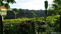 Setelah benteng berdiri, pada tanggal 8 Mei 1612, Coen mengumpulkan 44 orang pemuka masyarakat Banda atau orang kaya Banda. Lalu dia memerintahkan 6 algojo untuk membantai dengan sadis para orang kaya Banda. (Syanti/detikTravel)
