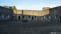 Benteng ini dibangun VOC pada tahun 1611, di bawah perintah Gubernur Jendral Pieter Both. Benteng ini terdiri dari bangunan dasar, bangunan penyanggan, dan menara (Syanti/detikTravel)