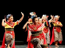 Pola Lantai Diagonal Tari: Pengertian, Fungsi, Macam, dan Contoh