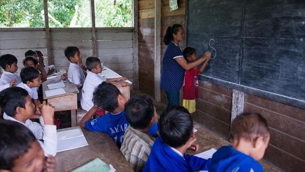 Suka Duka Helen Mengajar Anak Pedalaman Sumatera