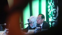 Direktur Utama Bank BJB Ahmad Irfan memberikan pemaparan saat penerbitan obligasi tahap I tahun 2017 di Jakarta, Jumat (27/10). PT Bank Pembangunan Daerah Jawa Barat dan Banten, Tbk. (BJB) memutuskan untuk menerbitkan surat utang melalui Penawaran Umum Berkelanjutan (PUB) dengan total target dana yang diperoleh sebesar Rp 4,5 triliun. Foto: dok. BJB