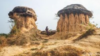 Upaya pengelolaan untuk wisata Bukit Jamur sedang dilakukan dengan rencana pengaspalan akses jalan masuk, toilet, dan stan-stan makanan & minuman bagi pengunjung (Imam Wahyudiyanta/detikTravel)