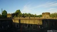 Benteng ini menampung 400 tentara yang menangani 58 persenjataan termasuk meriam. Serta benteng ini memiliki pertahanan ganda, yang terdiri atas bangunan segi lima yang dilengkapi menara yang berbentuk bulat dan lima menara yang runcing (Syanti/detikTravel)
