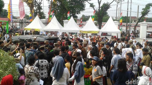 Pesan Sandiaga ke Siswa: Jangan Baper dan Koper 