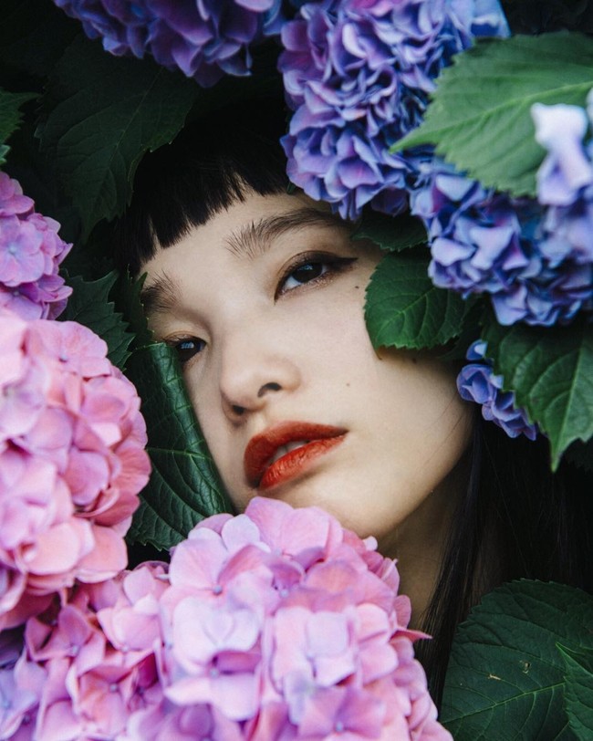 Pada Juli 2015, Mannami mulai masuk ke sebuah agensi permodelan di Tokyo, Jepang. Ia diberi kesempatan untuk ikut serta dalam sebuah pameran rumah mode mewah Italia, Fendi. Foto: Instagram