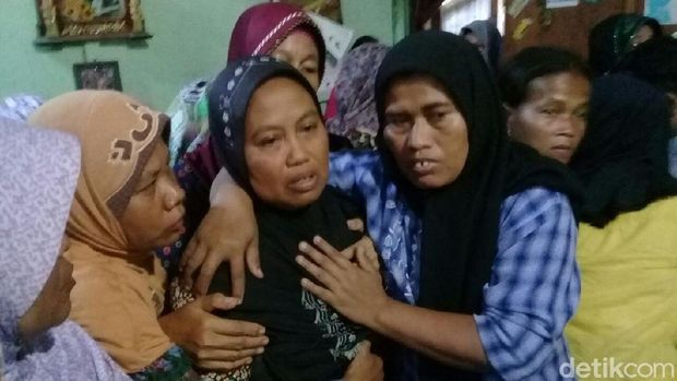Kedatangan Jenazah Korban Kecelakaan di Malaysia Disambut Tangis
