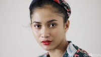 Beruntung, Aghniny lolos proses casting tersebut dan akhirnya memulai debutnya sebagai seorang aktris.