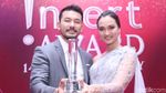 Couple Goals! Serasinya Rio Dewanto dan Atiqah Hasiholan