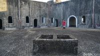 Di bawah benteng terdapat jalur terowongan sepanjang 126 meter (Syanti/detikTravel)