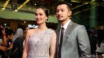 Couple Goals! Serasinya Rio Dewanto dan Atiqah Hasiholan