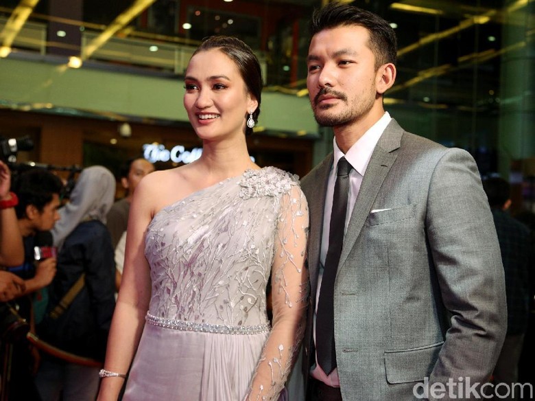 Resolusi 2019, Rio Dewanto Ingin Hidup Teratur dengan Atiqah dan Sal Resolusi 2019, Rio Dewanto Ingin Hidup Teratur dengan Atiqah dan Sal
