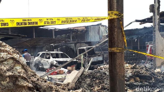 Suasana olah TKP di Pabrik Kembang Api Kosambi