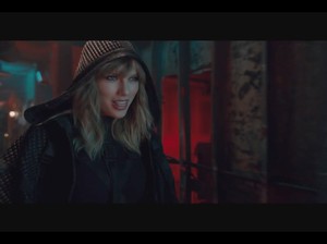 Duh! Stalker Bobol dan Numpang Tidur di Rumah Taylor Swift