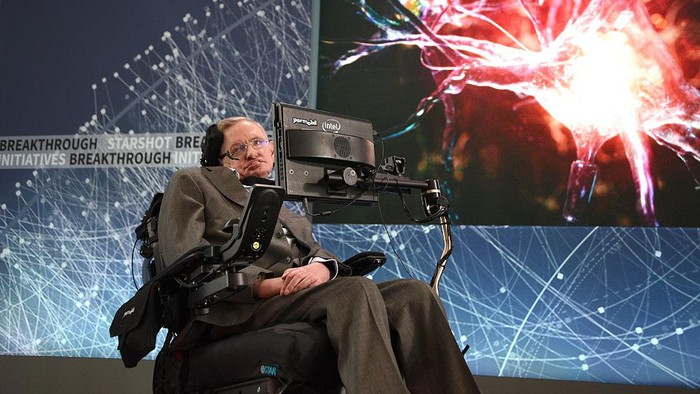 Ilmuwan ternama sekaligus ahli fisika Stephen Hawking meninggal dunia. Hawking merupakan pengidap ALS yang lumpuh sejak masih muda. Foto: Getty Images Ilmuwan ternama sekaligus ahli fisika Stephen Hawking meninggal dunia. Hawking merupakan pengidap ALS yang lumpuh sejak masih muda. Foto: Getty Images