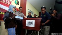 Jenazah Surnah akan dibawa menuju rumah duka di Desa Belimbing, Kosambi, Kabupaten Tangerang.