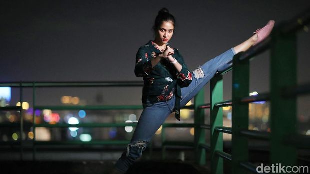 Aghniny Haque belum mau dibilang pensiun dari taekwondo. 