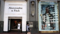 Bulan Maret lalu, Abercrombie & Fitch mengumumkan akan menutup 60 toko tahun ini. Alasannya, omzet yang terus turun. (Photo by Justin Sullivan/Getty Images)