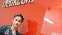 Aghniny berperan sebagai Roromurni dalam film Wiro Sableng 212 yang disutradarai Angga Dwimas Sasongko itu.