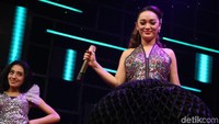 Penampilan Zaskia Gotik di !nsert Awards 2017 juga menyita perhatian. Foto: Hanif Hawari/detikHOT