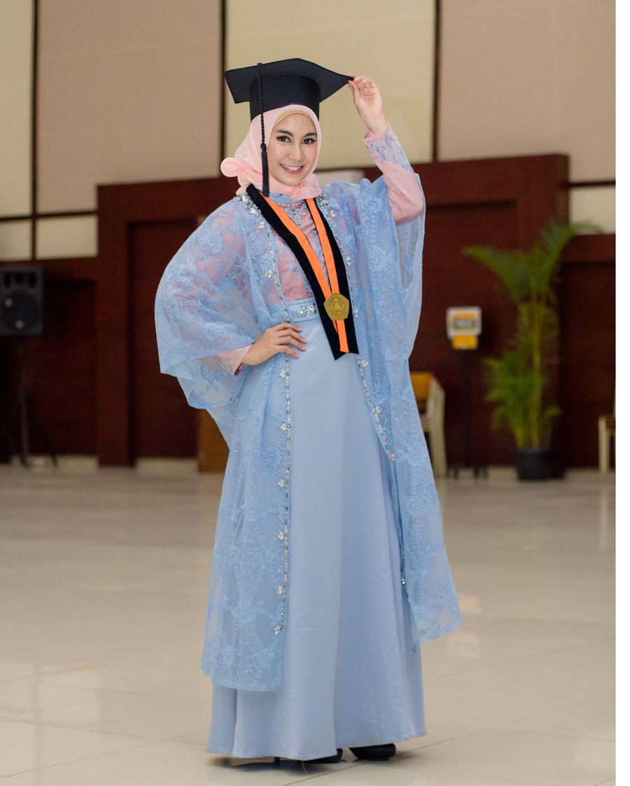  Desain Baju Wisuda  Anisa Rahma Klopdesain