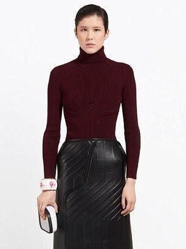 Setelah Rok 'Karpet Mobil', Balenciaga Rilis Tas Kaca Spion Rp 32 Juta