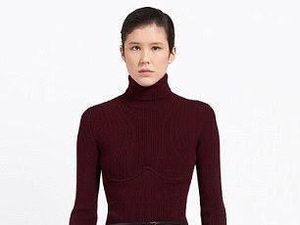 Balenciaga Buat Rok Mirip Karpet Mobil, Harganya Rp 32 Juta