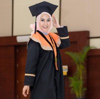 Untuk riasannya, Anisa Rahma tampak manis mengenakan pulasan makeup bernuansa pink dan natural. Foto: Dok. Instagram @anisarahma_12