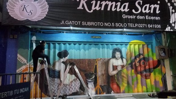 Cakep! Pertokoan di Solo Disulap Jadi Galeri Mural 