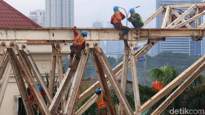 Tantangan Jokowi Bangun Infrastruktur: Sudah Dibebani Utang Duluan