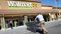 Awal tahun lalu, Walmart sudah mengumumkan akan menutup 154 toko di berbagai lokasi di AS, kecuali di New Jersey. (Photo by Joe Raedle/Getty Images)
