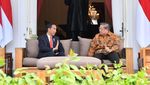 Foto: Senyum dan Santainya Obrolan Jokowi-SBY di Istana