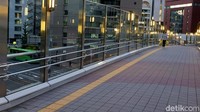 Bersihnya trotoar di kawasan Shiodome, Ginza, Tokyo, Jepang.