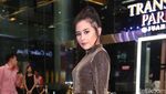 Sexy Back! Prilly Latuconsina Pamer Punggung