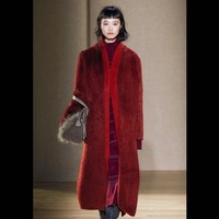 Di antara banyaknya model yang berjalan di cat walk untuk fashion show merek global, Yuka Mannami memiliki resume unik. Ia berhenti dari pekerjaannya sebagai perawat dan beralih profesi di dunia fashion. Foto: Instagram