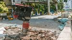 Foto: Revitalisasi Jalur Pedestrian di Depan Trisakti yang Buat Macet