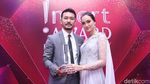 Couple Goals! Serasinya Rio Dewanto dan Atiqah Hasiholan