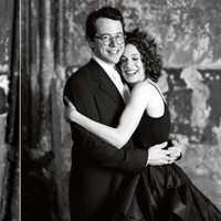 Suka warna hitam? Mengapa tidak mengaplikasikannya dalam gaun pernikahan? Tampilan Anda akan antimainstream seperti aktris 90210 Shenae Grimes yang pakai busana Vera Wang ini. Foto: Instagram