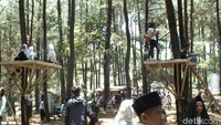 Fasilitas outbound. Tempat wisata ini terletak di Desa Cirapuhan, Kecamatan Selaawi, Garut. Dari Nagreg, destinasi ini jaraknya 60 menit naik motor atau mobil via Limbangan-Malangbong (Hakim Ghani/detikTravel)
