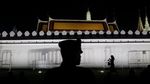 Foto: Sakral, Begini Suasana Kremasi Raja Thailand