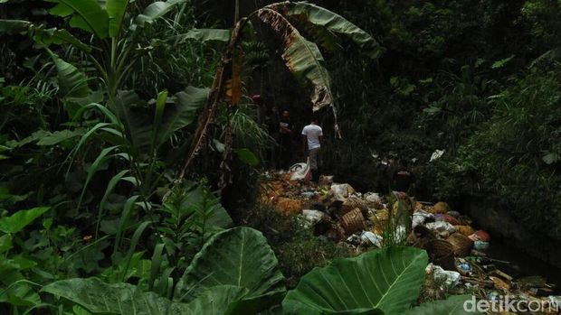 Bersih-bersih sungai akan dilanjutkan besok pagi.