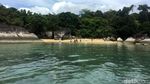 Yuk Intip Susi Bersih-bersih di Pantai Batu Sindu Natuna