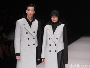 Busana Unisex Hingga Inspirasi Tsunami Tutup Jakarta Fashion Week 2018