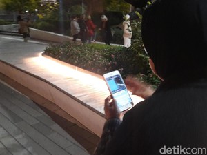 Tiba di New York, Risma Langsung Memotret Taman di Manhattan