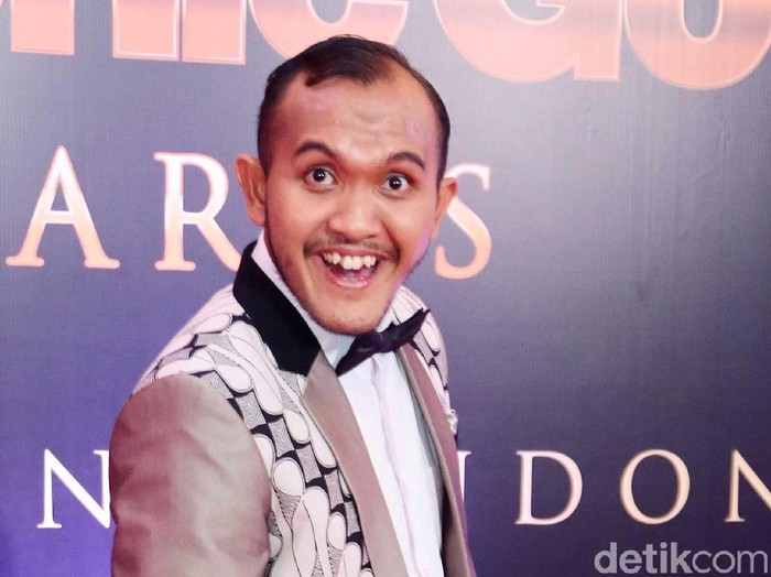 Caisar sepertinya bisa melanjutkan hidup dengan ceria meski masih menjalani proses perceraian dengan Indadari.