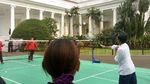 Olahraga Jokowi: Basket, Panah, Tinju, hingga Badminton